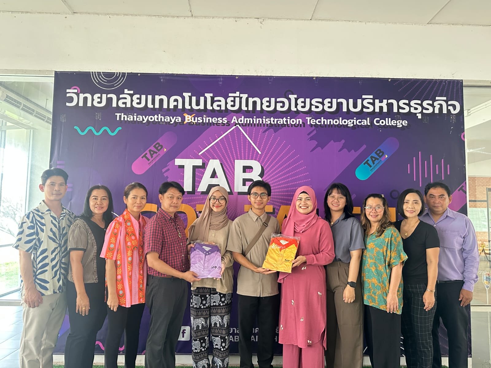 Catrin Tristiana alumni SMK N 9 Semarang mendapatkan Culture Visit pertukaran pelajar selama 2 minggu di Thailand