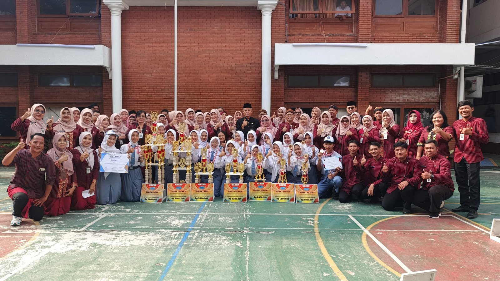 Mengukir Masa Depan: Peringatan Hari Guru Nasional 2025 di SMK Negeri 9 Semarang Bertema “Guru Hebat Indonesia Kuat”