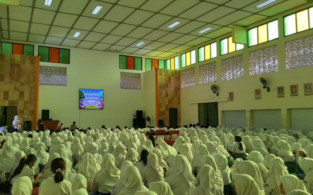 PESANTREN RAMADHAN: MENGUATKAN IMAN, MENGUKIR PRESTASI, MENEBAR KEPEDULIAN