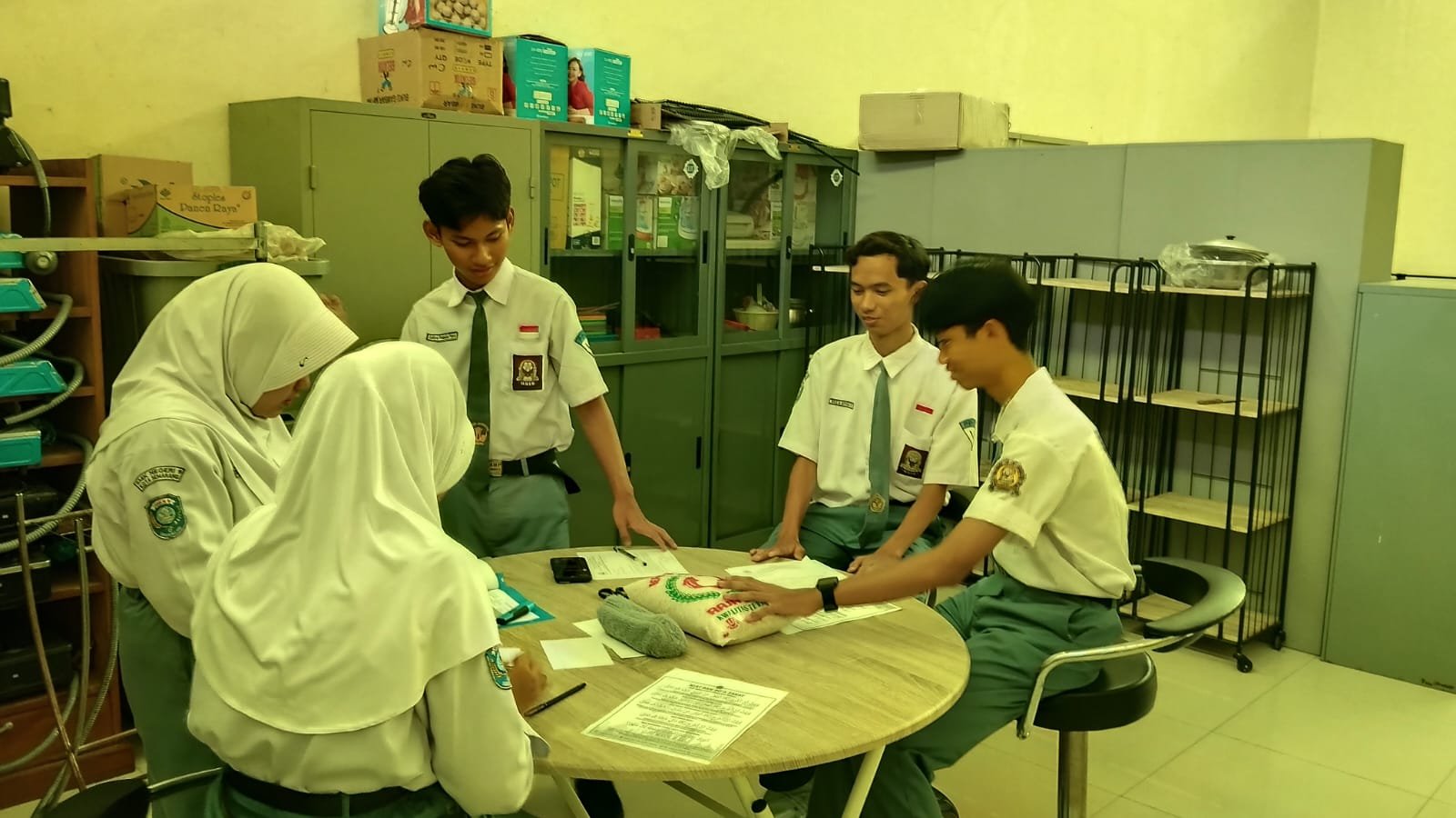 PEMBAYARAN ZAKAT: MENYUCIKAN HARTA, MENUMBUHKAN KEPEDULIAN